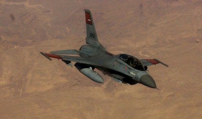 Egyptian_Air_Force_F-16_Fighting_Falcon_via_WIkimedia_Commons_mensi